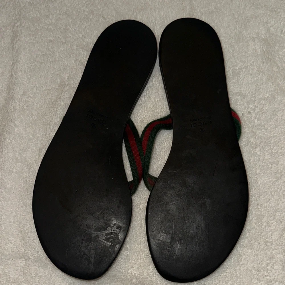 Gucci Black Leather Thong Sandals with Green-Red Web Stripe